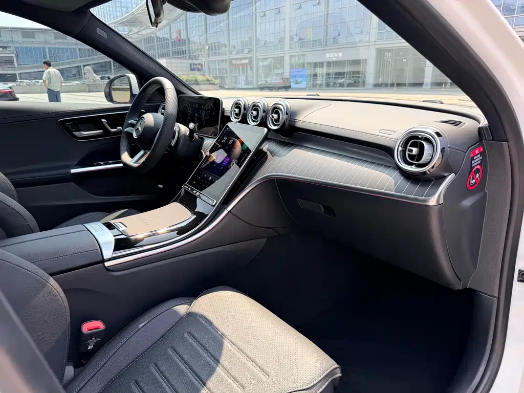 Mercedes-Benz C-Class 2025 — фото 15