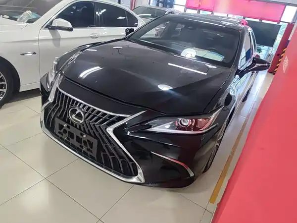 Lexus ES 2023