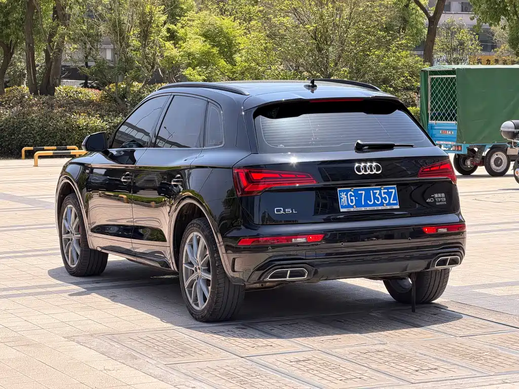 Audi Q5L 2023 — фото 10