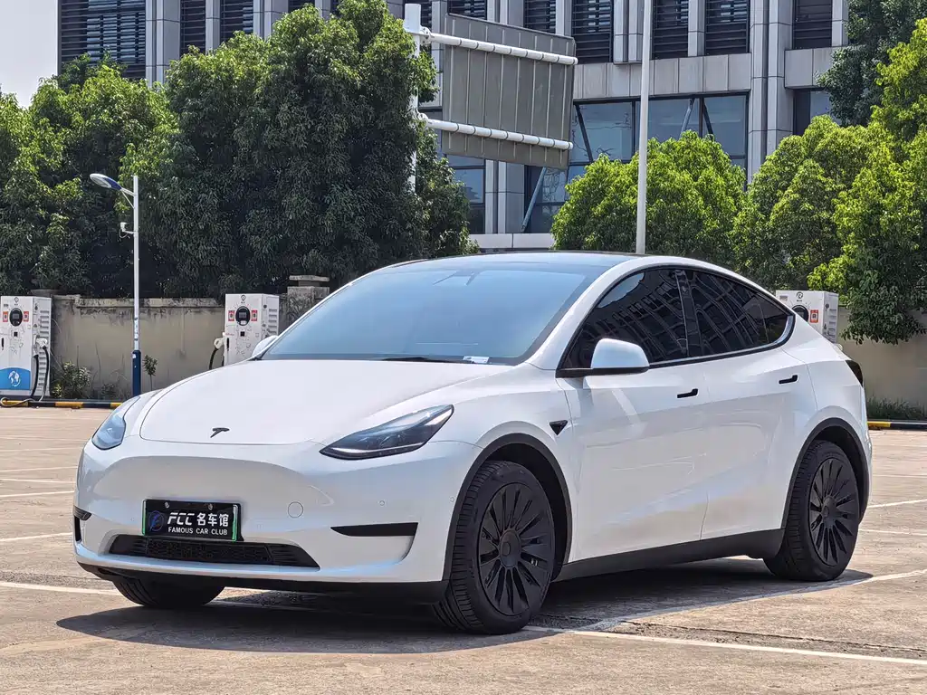 Tesla Model Y 2022 — фото 1