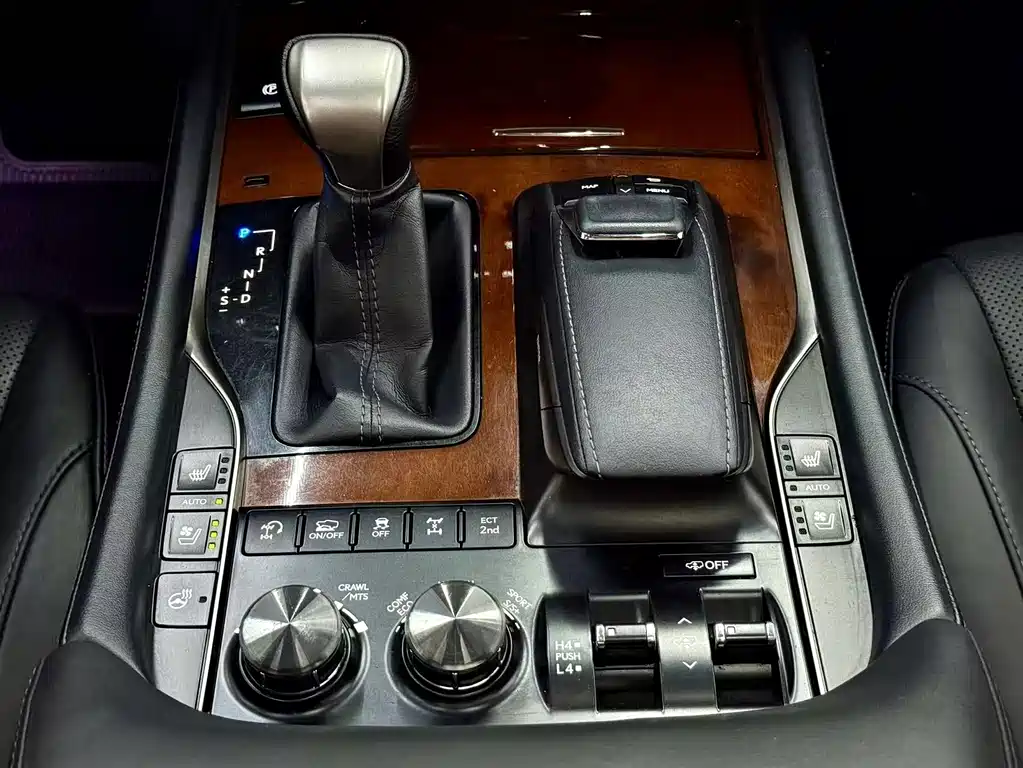 Lexus LX 2016 — фото 12