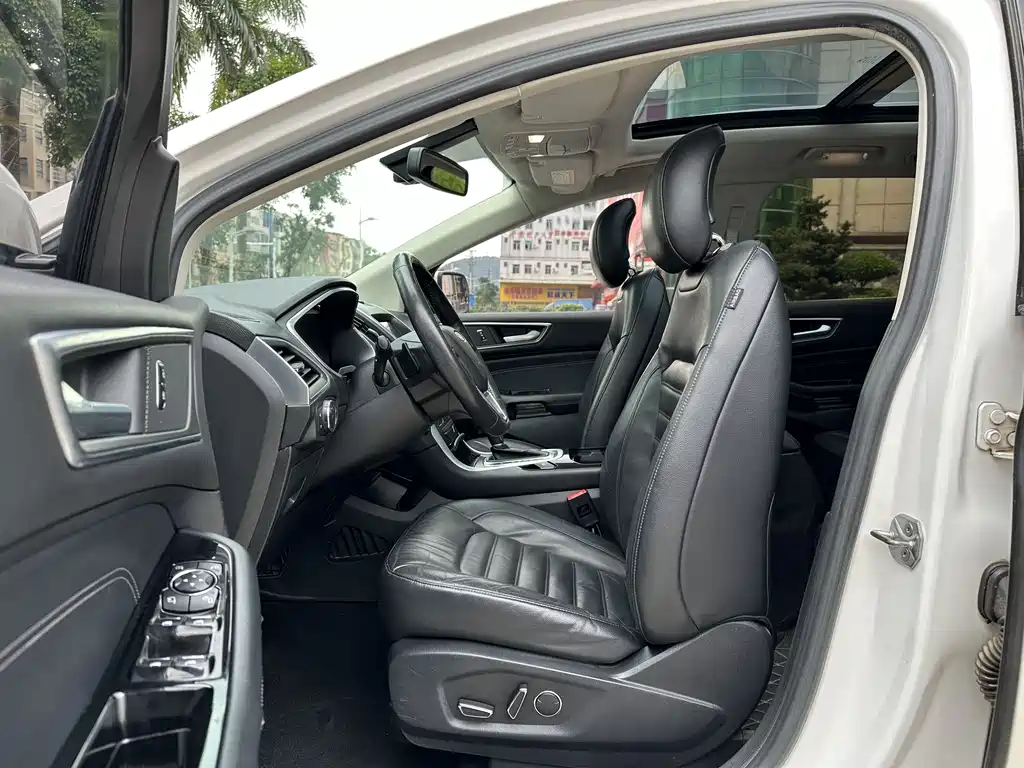 Ford Edge 2017 — фото 11