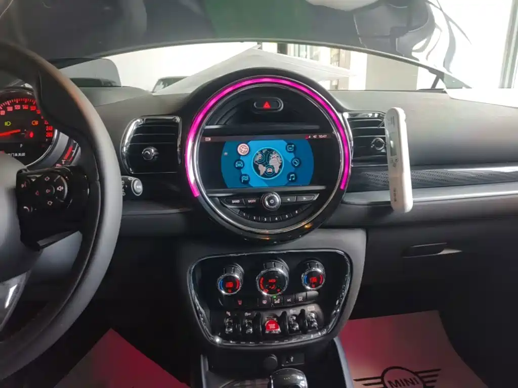 MINI Clubman 2019 — фото 13