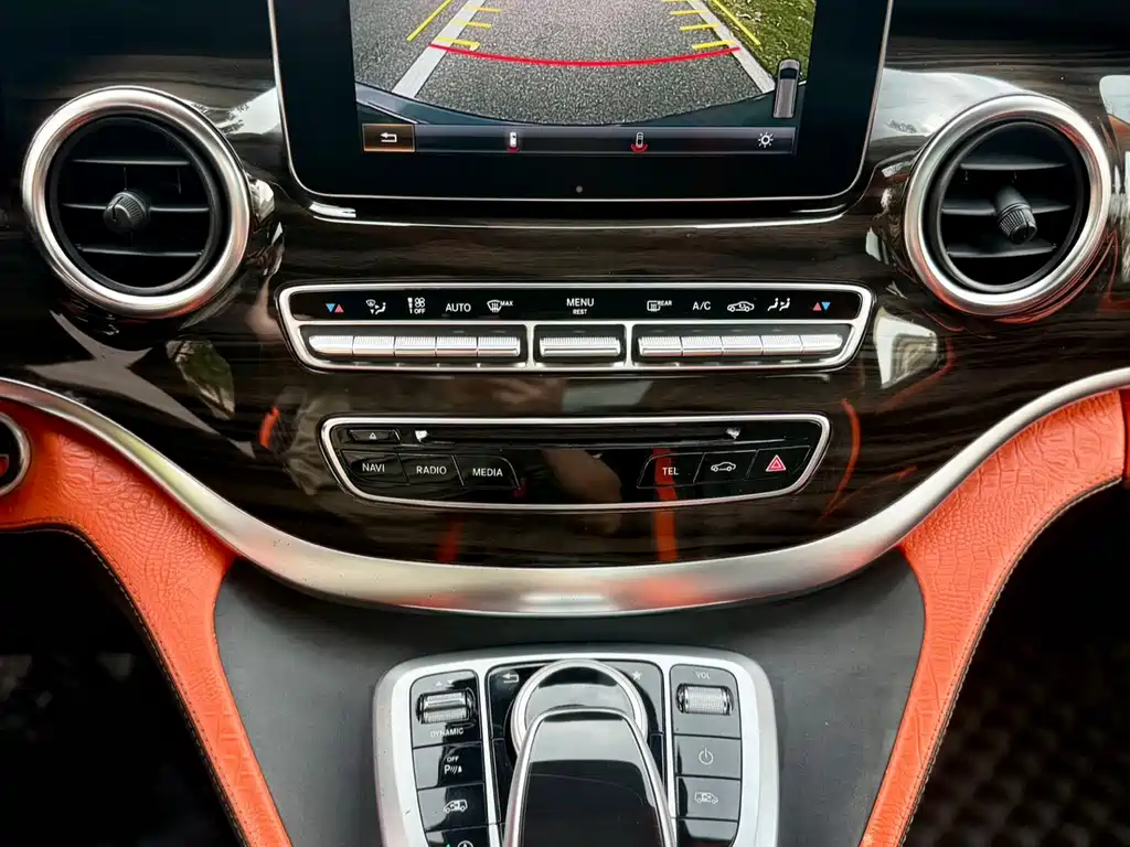 Mercedes-Benz V-Class 2018 — фото 14