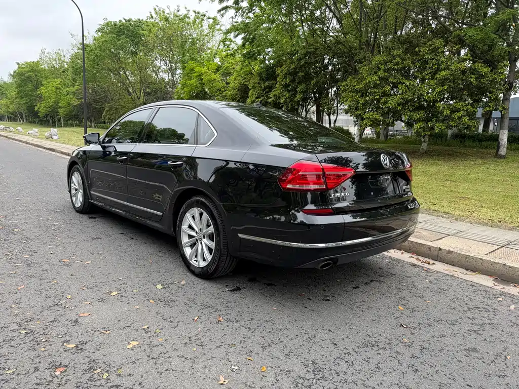 Volkswagen Passat 2017 — фото 8