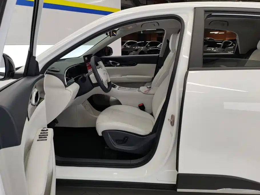 Geely Galaxy Starwish 2025 — фото 9