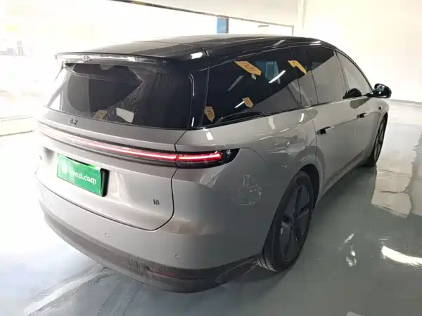 Li Auto i8 2025
