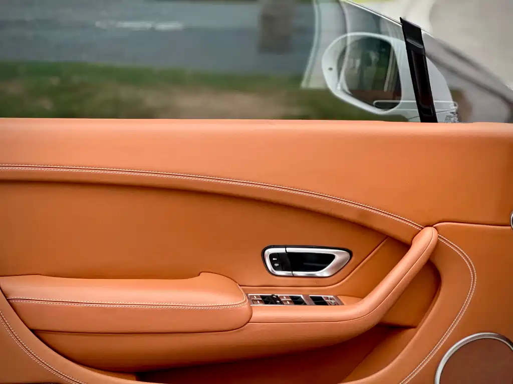 Bentley Continental 2017 — фото 13