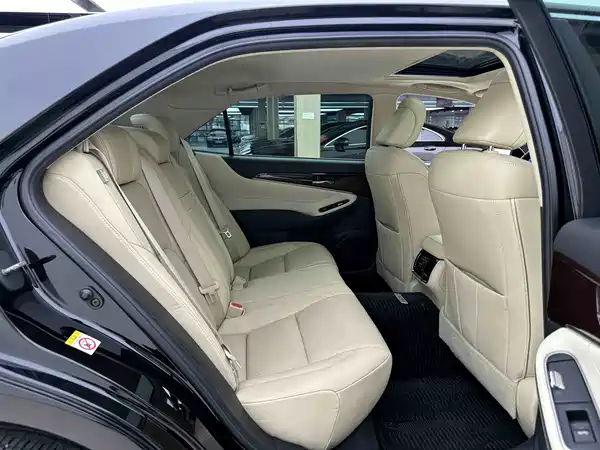 Toyota Crown 2018