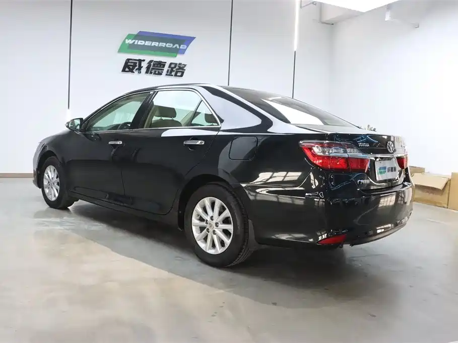 Toyota Camry 2017 — фото 6