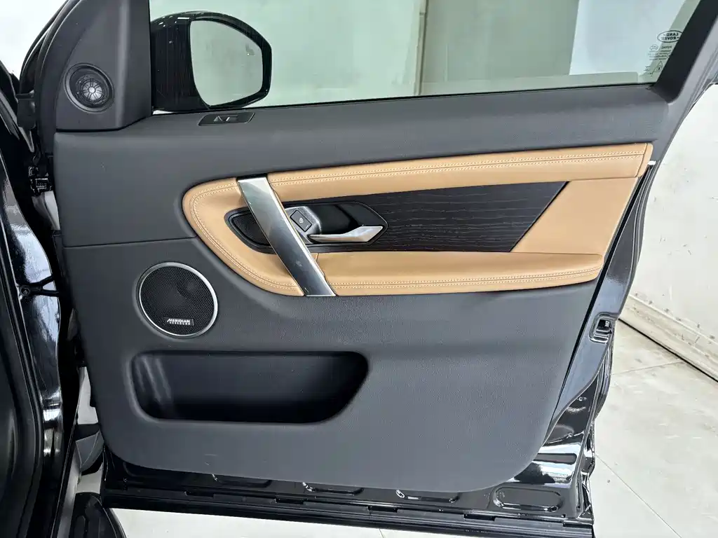 Land Rover Discovery Sport 2025 — фото 25