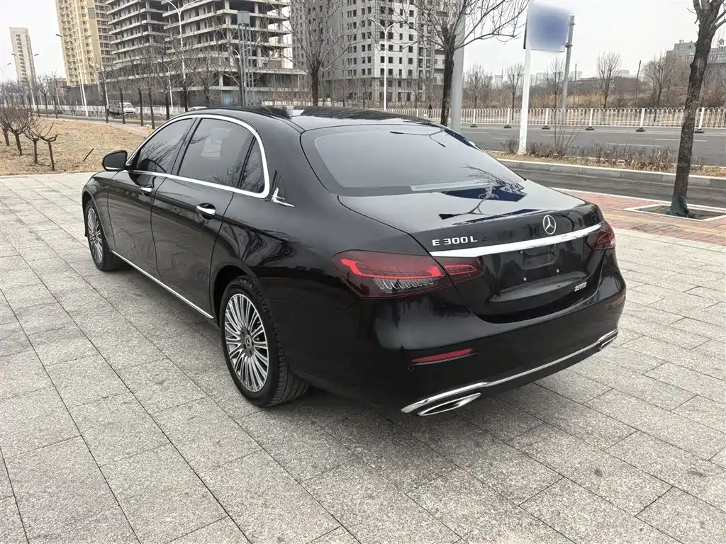 Mercedes-Benz E-Class 2022 — фото 9
