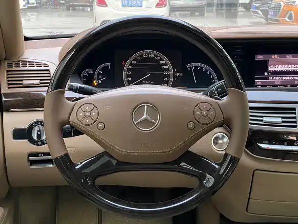 Mercedes-Benz S-Class 2011