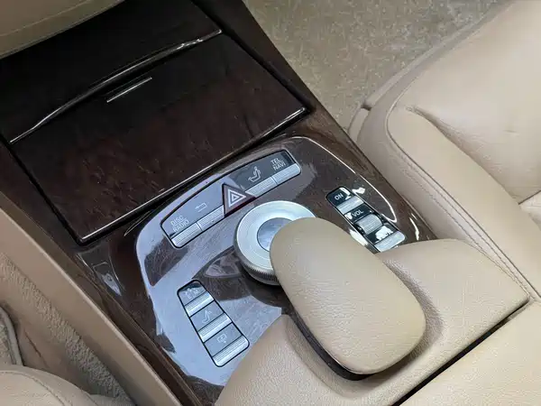 Mercedes-Benz S-Class 2011