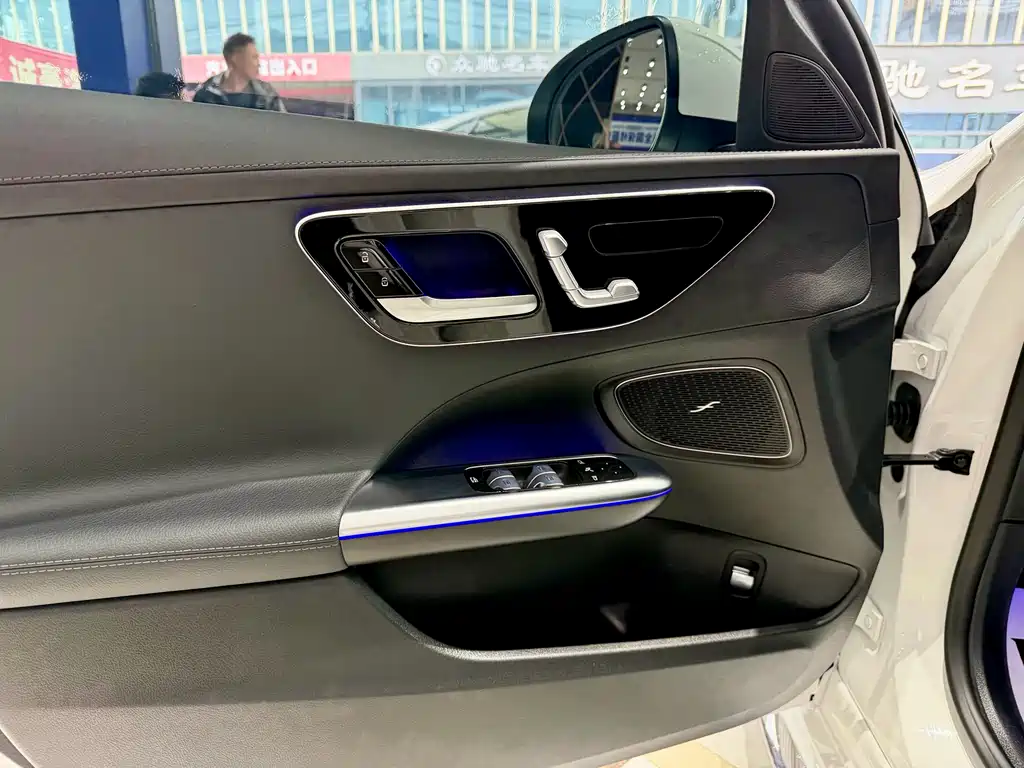 Mercedes-Benz C-Class 2023 — фото 6