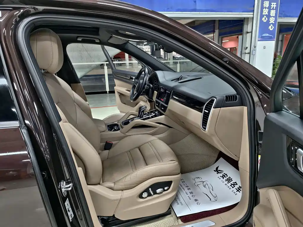 Porsche Cayenne 2018 — фото 17