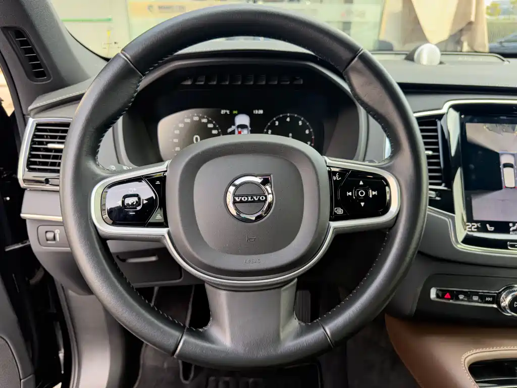Volvo XC90 2021 — фото 10