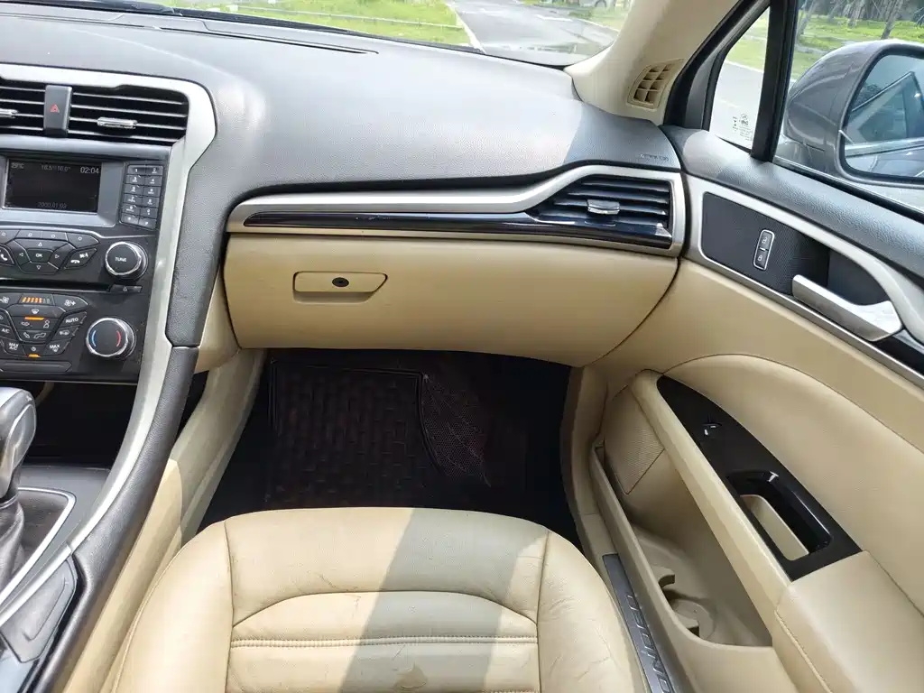 Ford Mondeo 2013 — фото 16