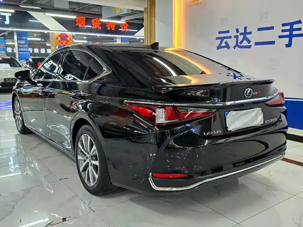 Lexus ES 2018
