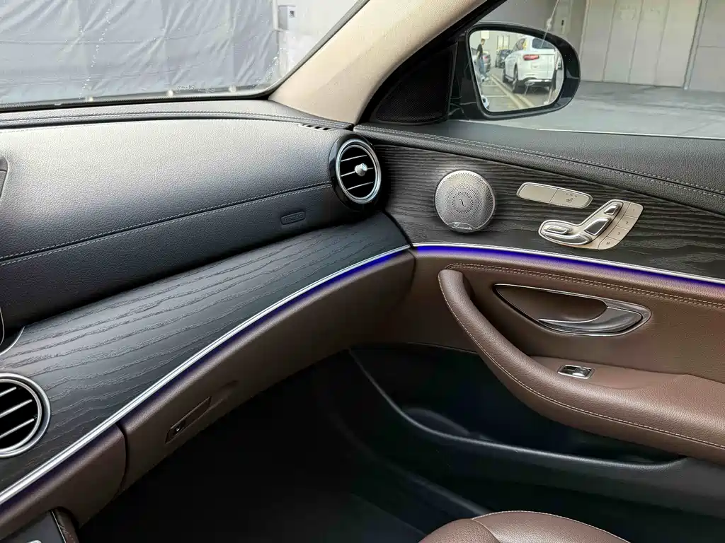 Mercedes-Benz E-Class 2020 — фото 20