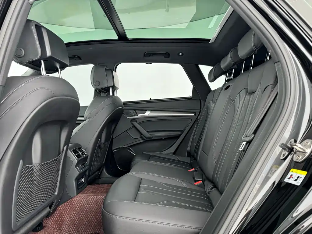 Audi Q5L 2023 — фото 10