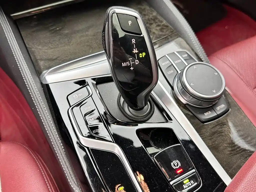 BMW 5 Series 2021 — фото 15