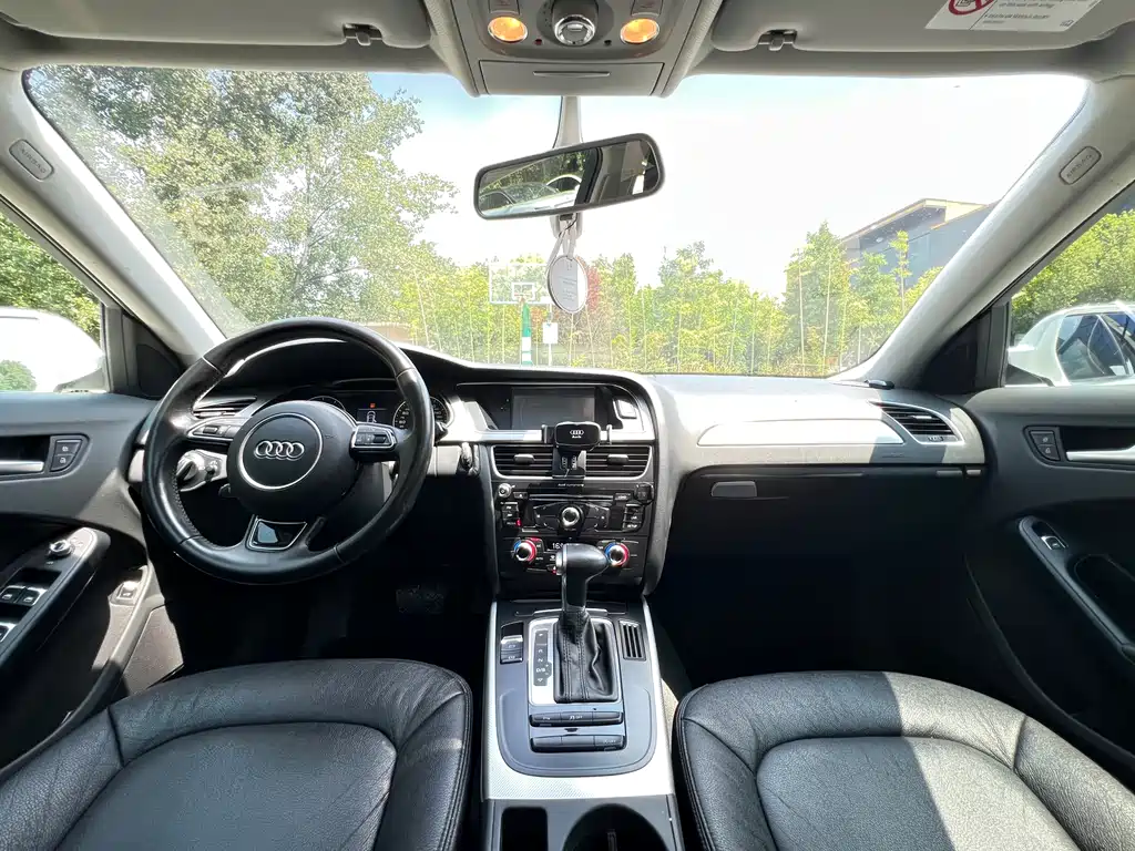 Audi A4L 2015