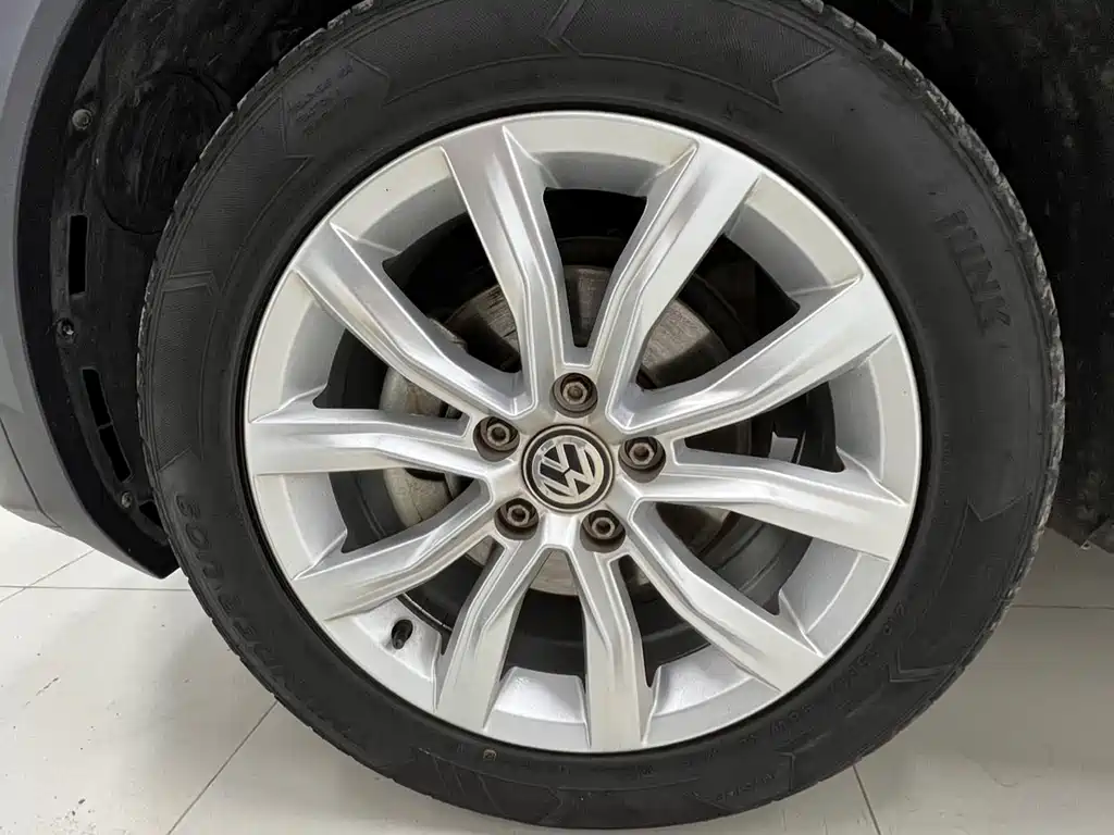 Volkswagen T-Roc 2023 — фото 18