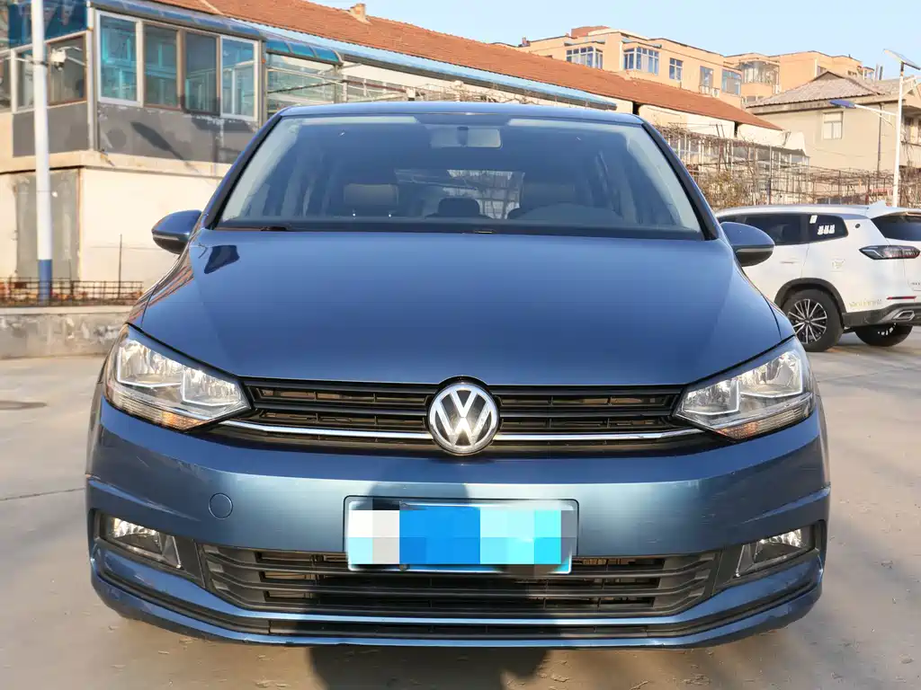 Volkswagen Touran 2018 — фото 1