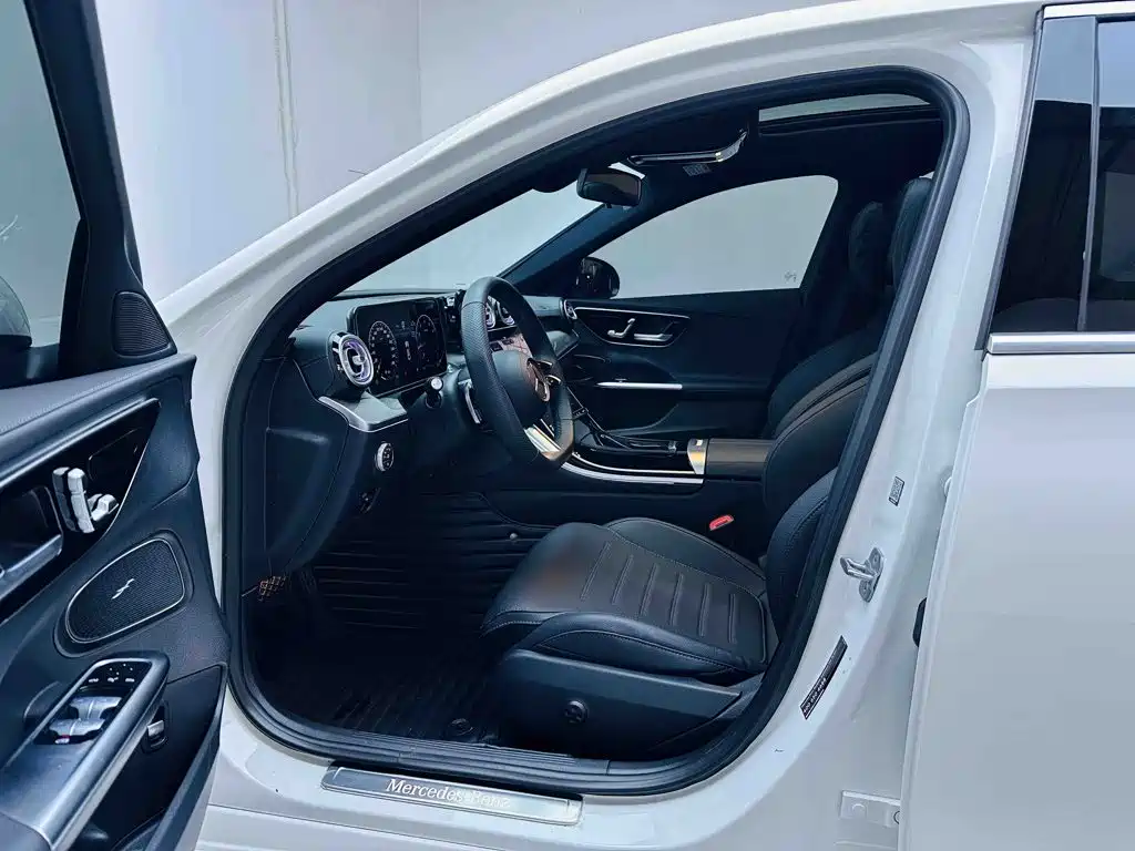 Mercedes-Benz C-Class 2024 — фото 15
