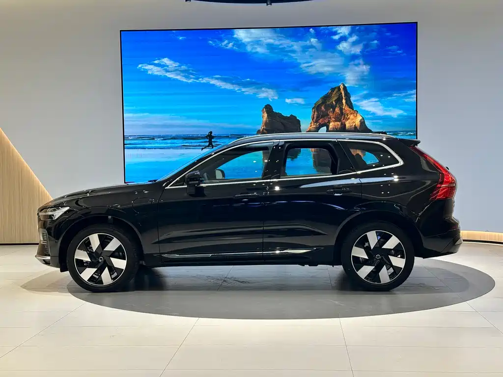 Volvo XC60 PHEV 2024 — фото 3