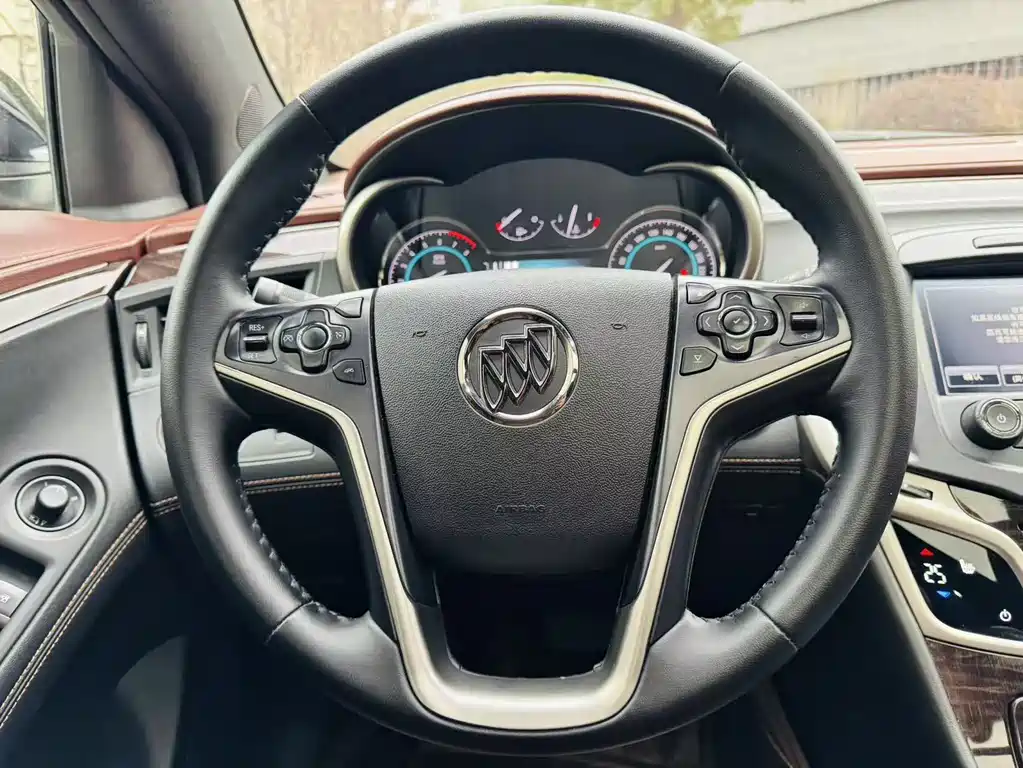 Buick LaCrosse 2015 — фото 13