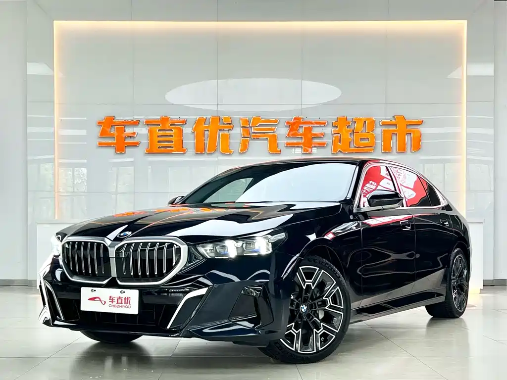 BMW 5 Series 2025 — фото 1