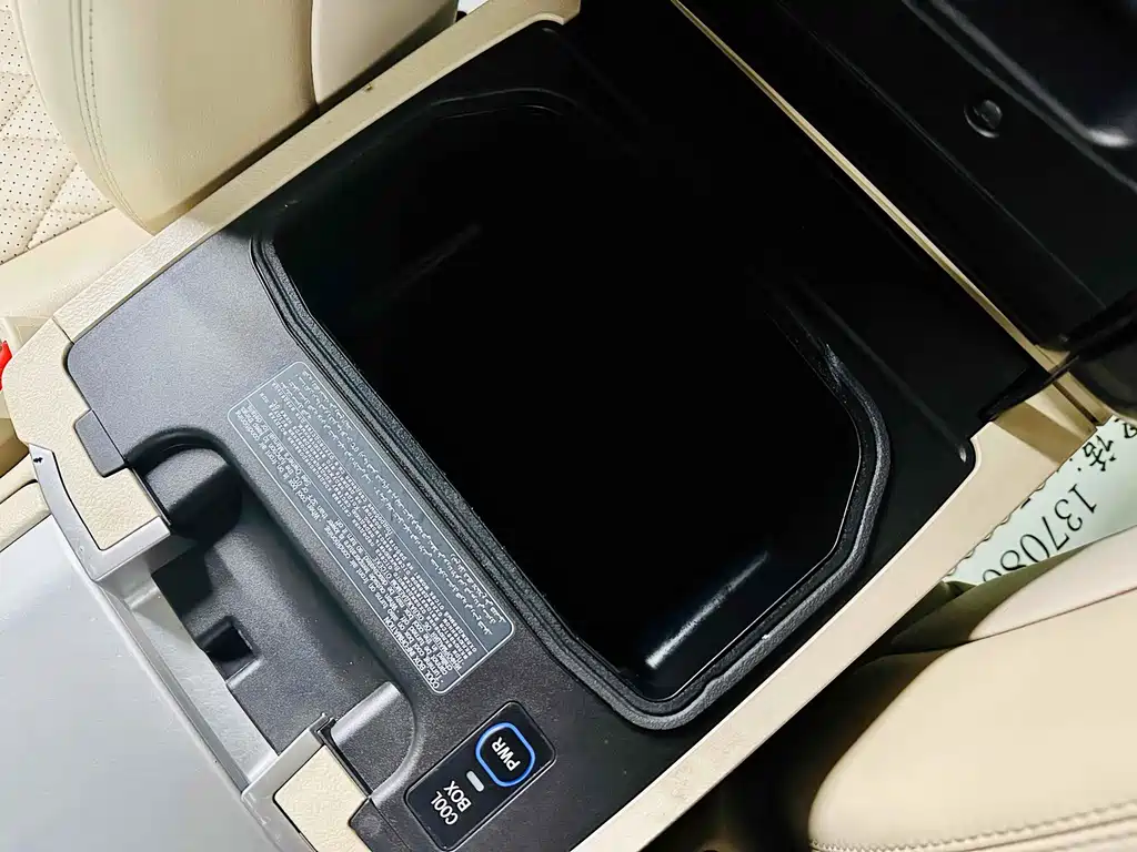 Toyota Land Cruiser 2020 — фото 13
