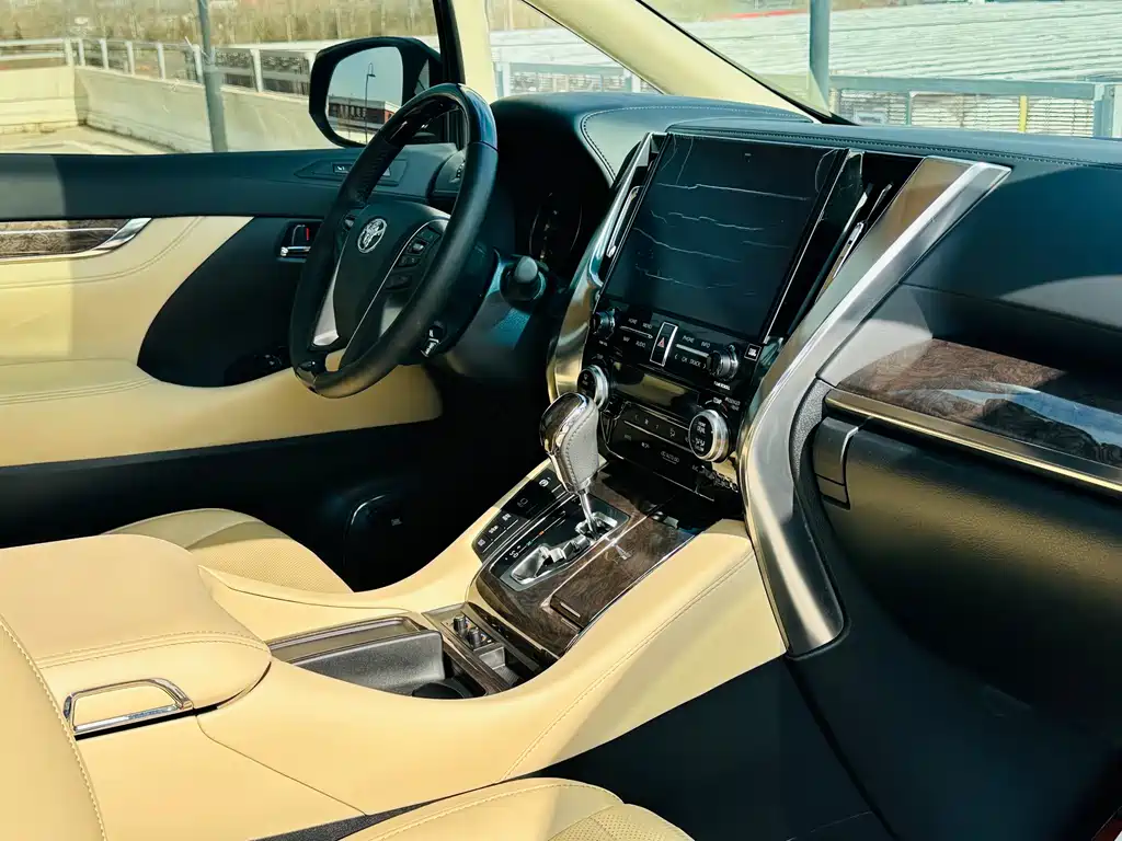 Toyota Vellfire 2021 — фото 34