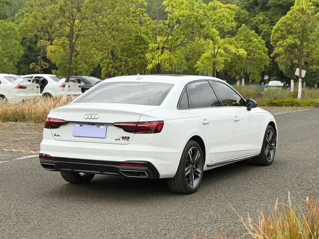 Audi A4L 2022 — фото 5