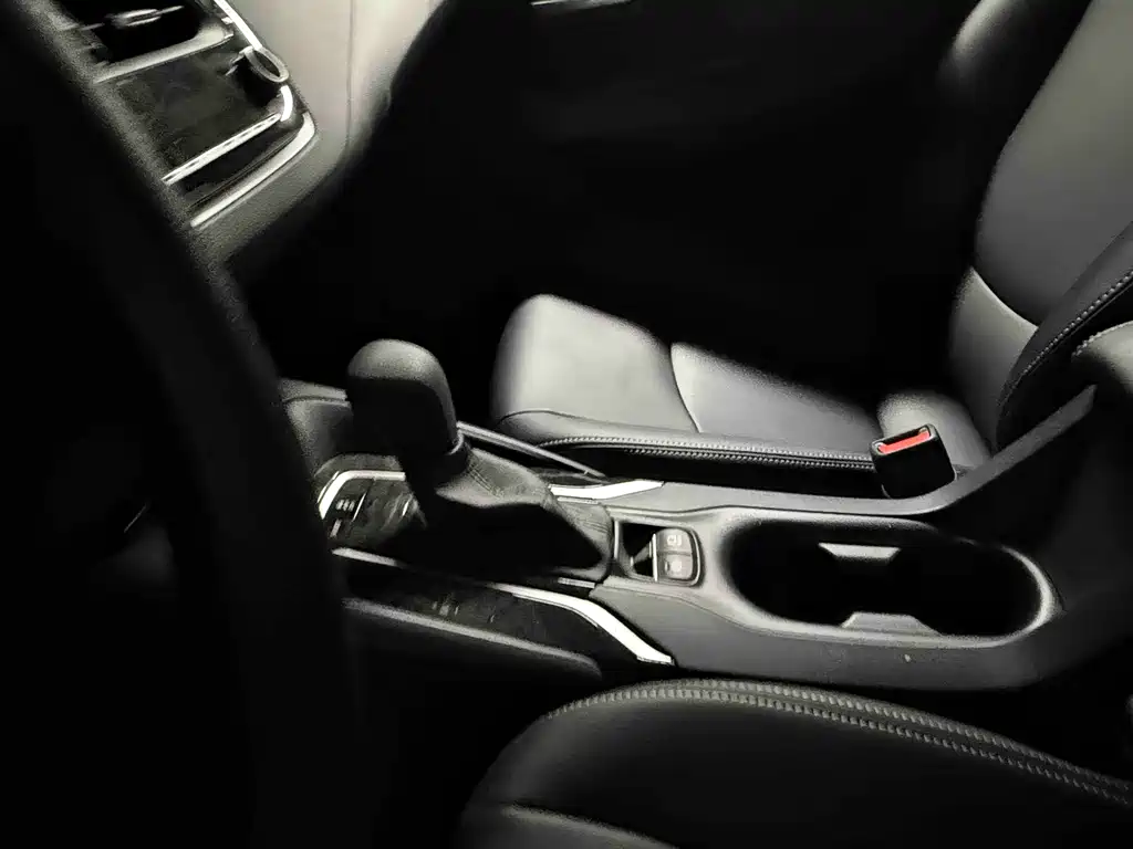 Toyota Corolla 2021 — фото 12