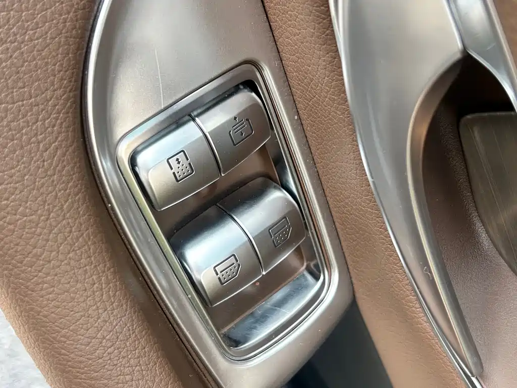 Mercedes-Benz E-Class 2023 — фото 13