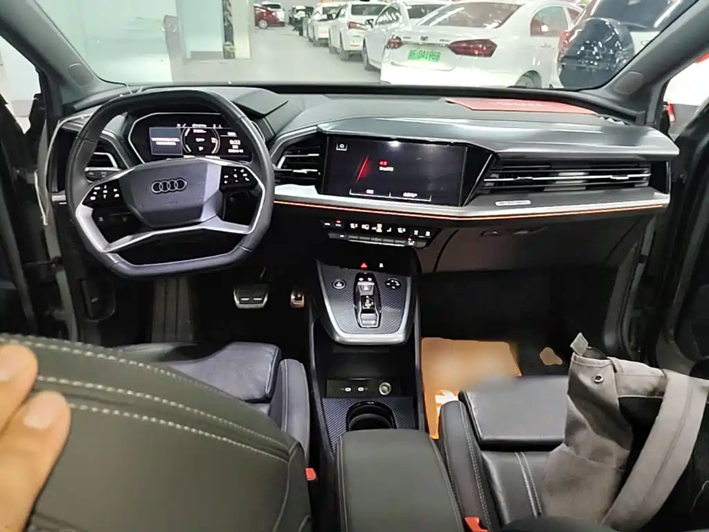 Audi Q4 E-Tron 2022 — фото 10