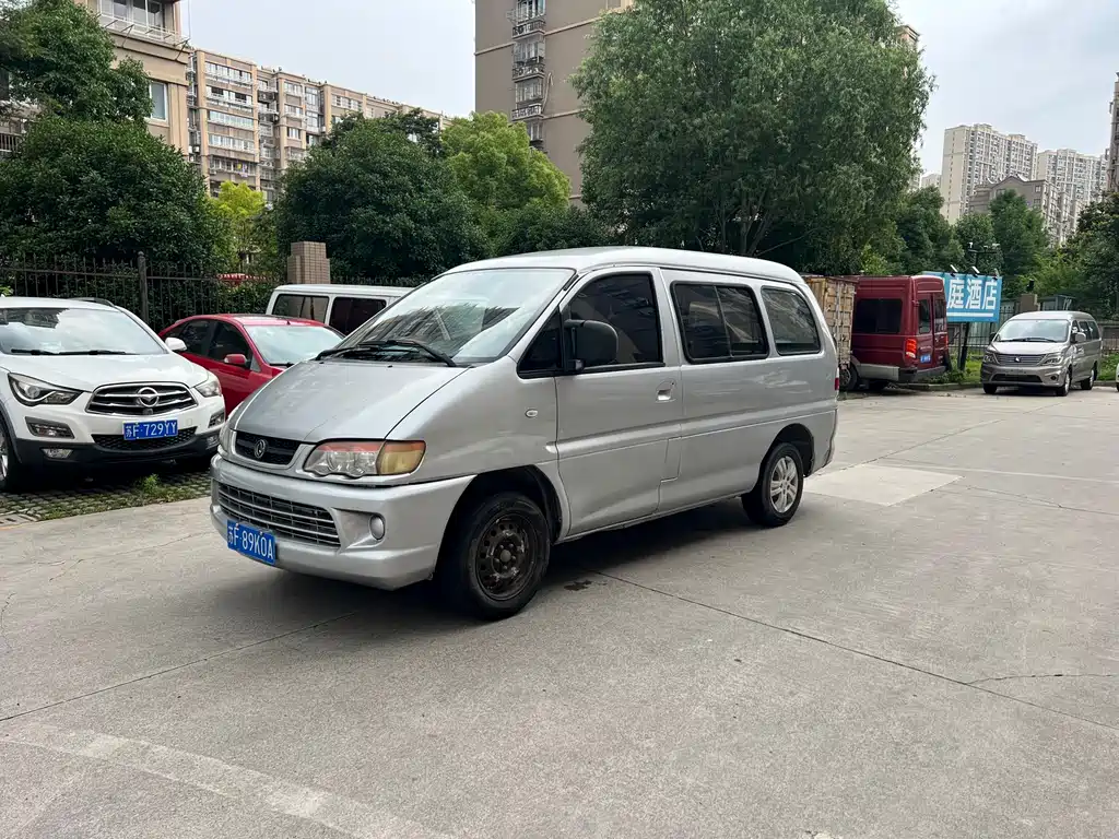 Dongfeng Lingzhi 2015