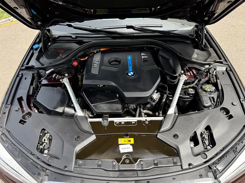BMW 5 Series New Energy 2019 — фото 20
