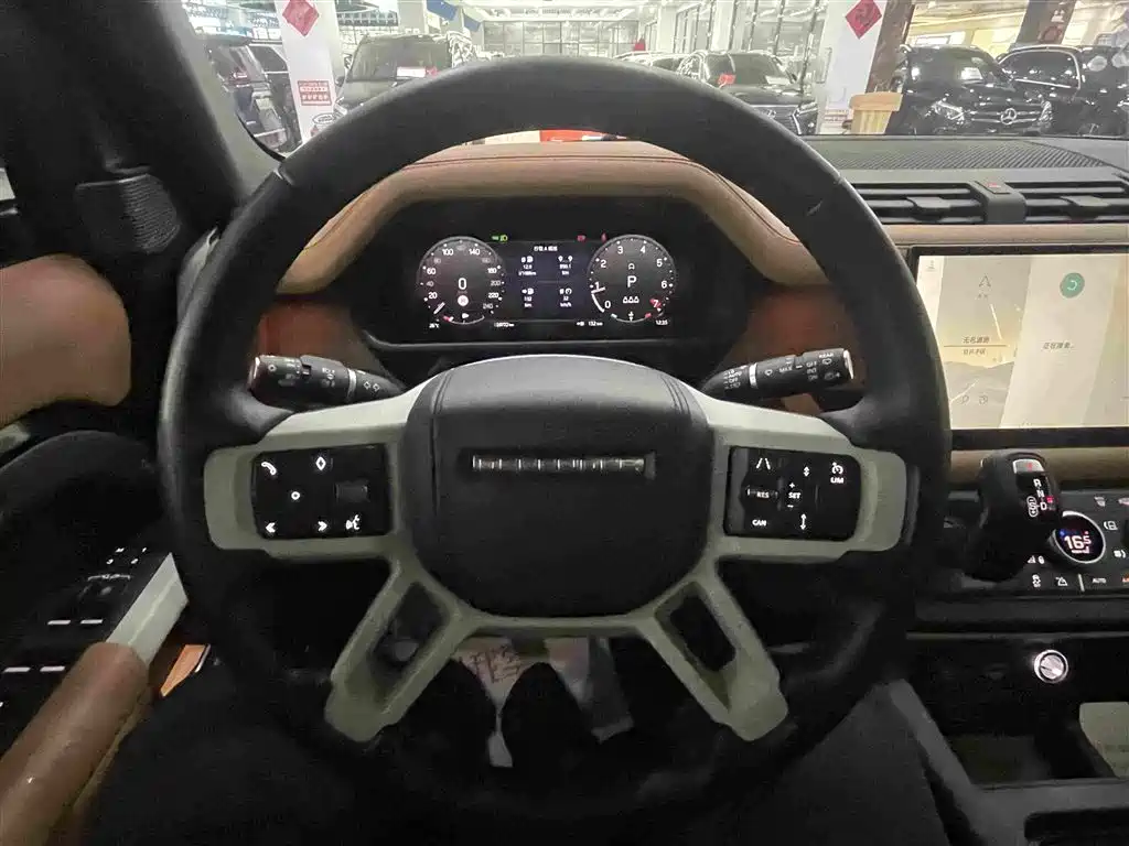 Land Rover Defender 2023 — фото 12