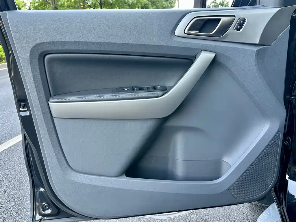 Ford Everest 2016 — фото 12