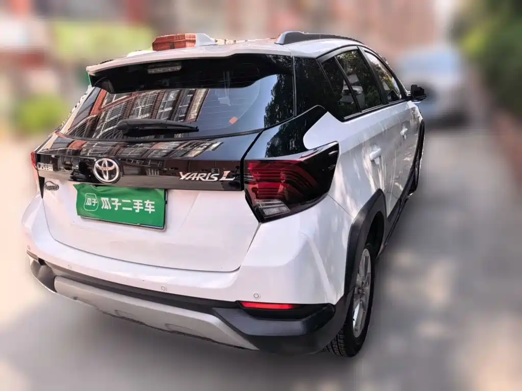 Toyota Yaris L 2020 — фото 6