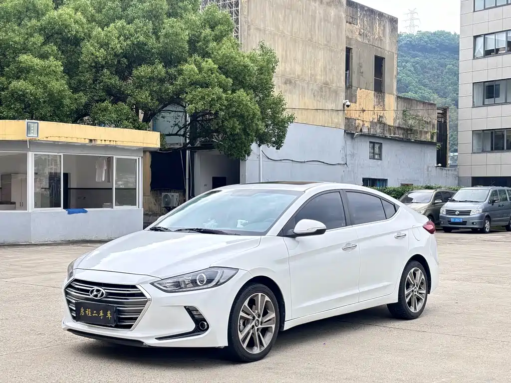 Hyundai Elantra 2019 — фото 1