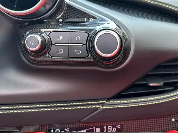 Ferrari F8 2020