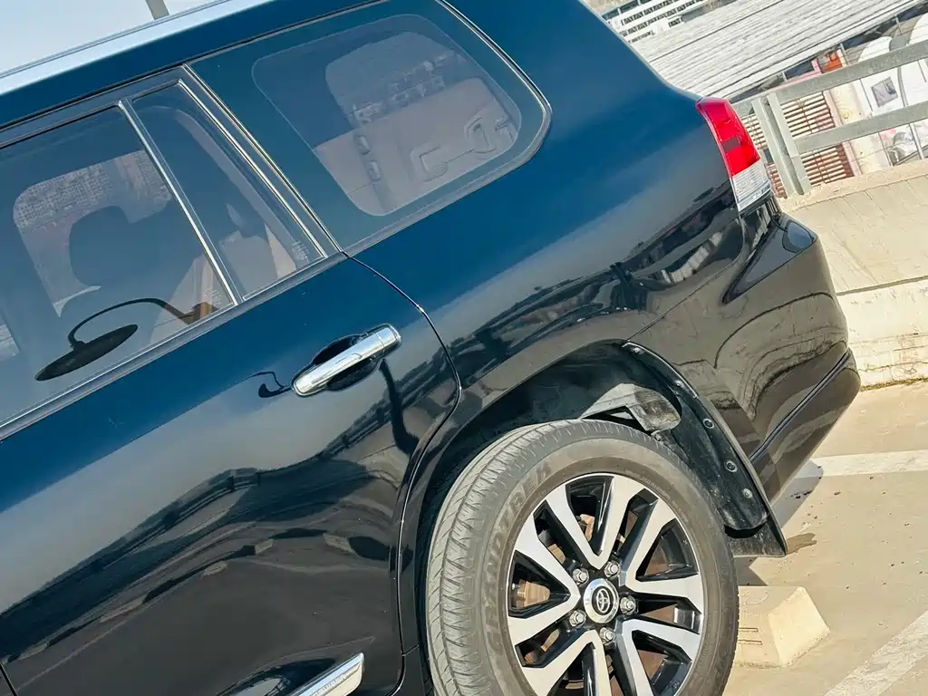 Toyota Land Cruiser 2020 — фото 9
