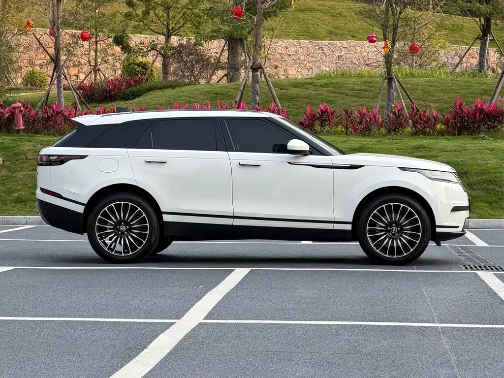 Land Rover Velar 2023 — фото 7