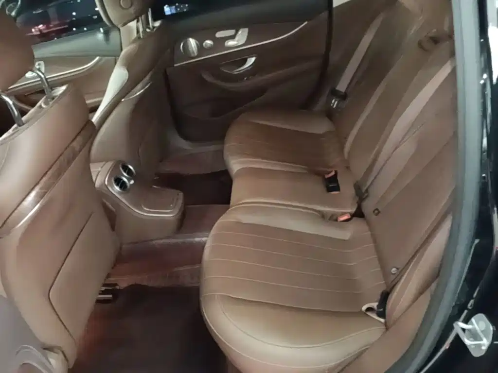 Mercedes-Benz E-Class 2021 — фото 17