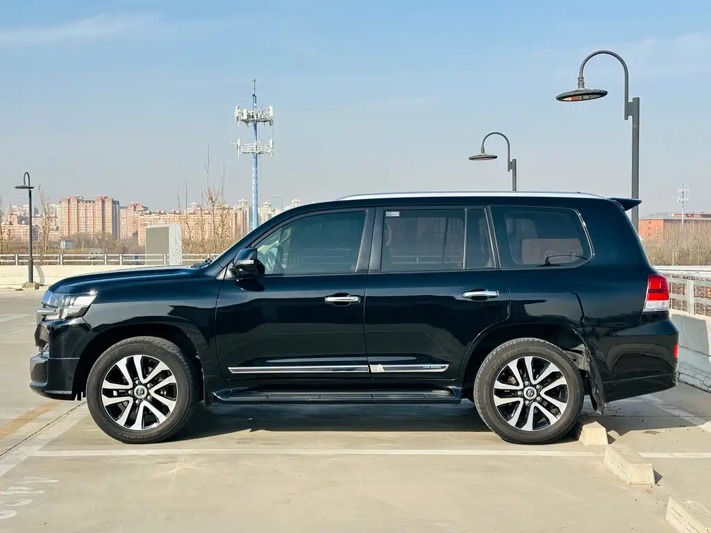Toyota Land Cruiser 2020 — фото 7